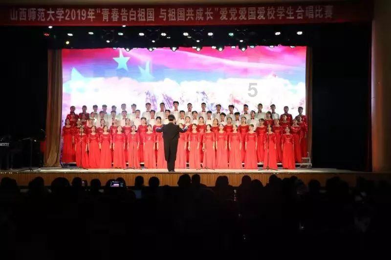 真险！大货车盲区车轮压住电动车；幸运！车主及时逃离